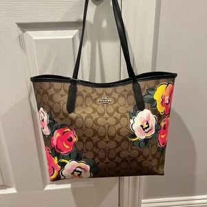 NEW with tags. Coach City tote in khaki and vintage rose flower print!